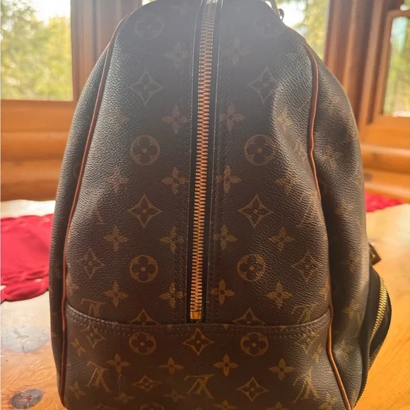 Louis Vuitton Vintage Brown Monogram Bag would make an amazing gym bag! - Picture 4 of 10